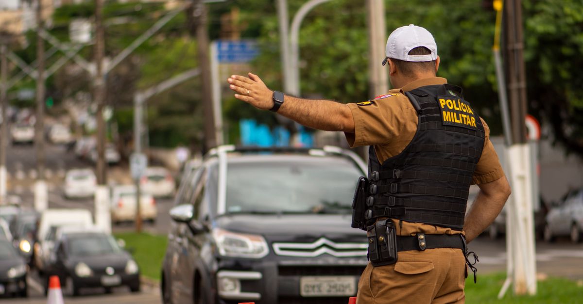 Un agent qualifié règle la circulation : ses injonctions priment sur tout