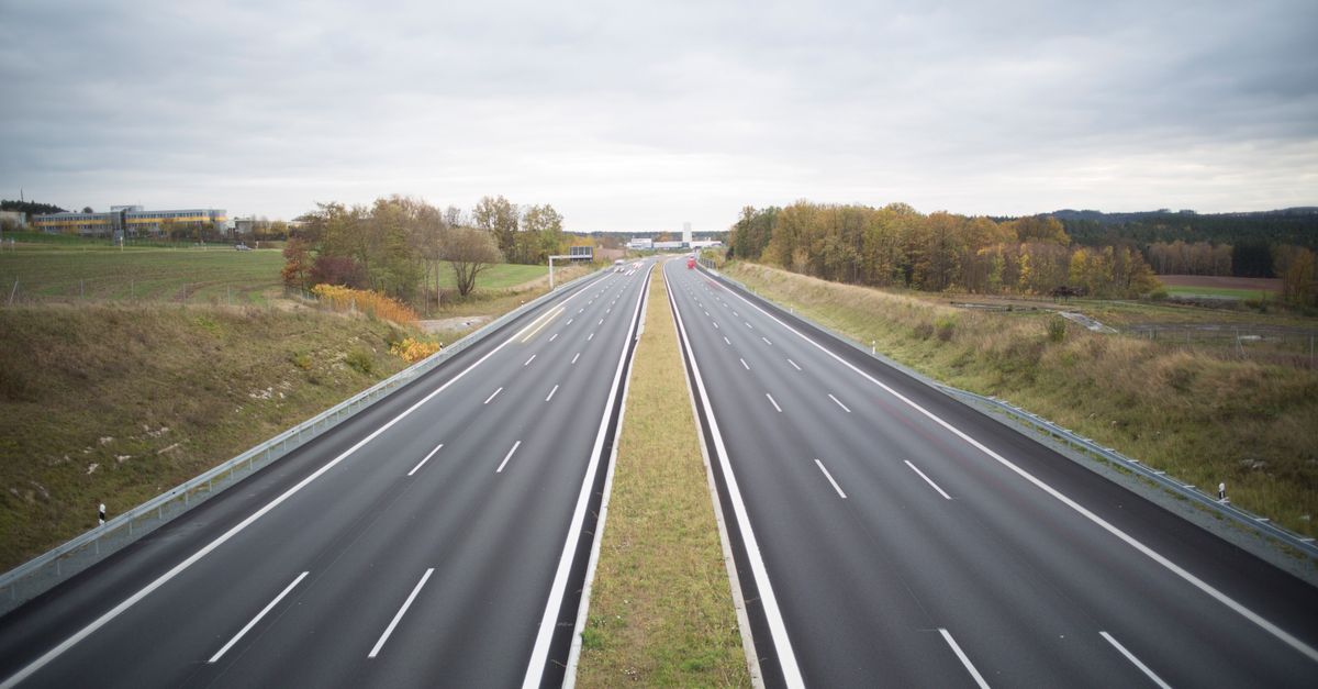 Sur autoroute, on circule à droite et on ne dépasse que par la gauche